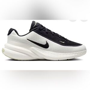 Women’s shoe Nike Uplift SC
Sail Black Lime